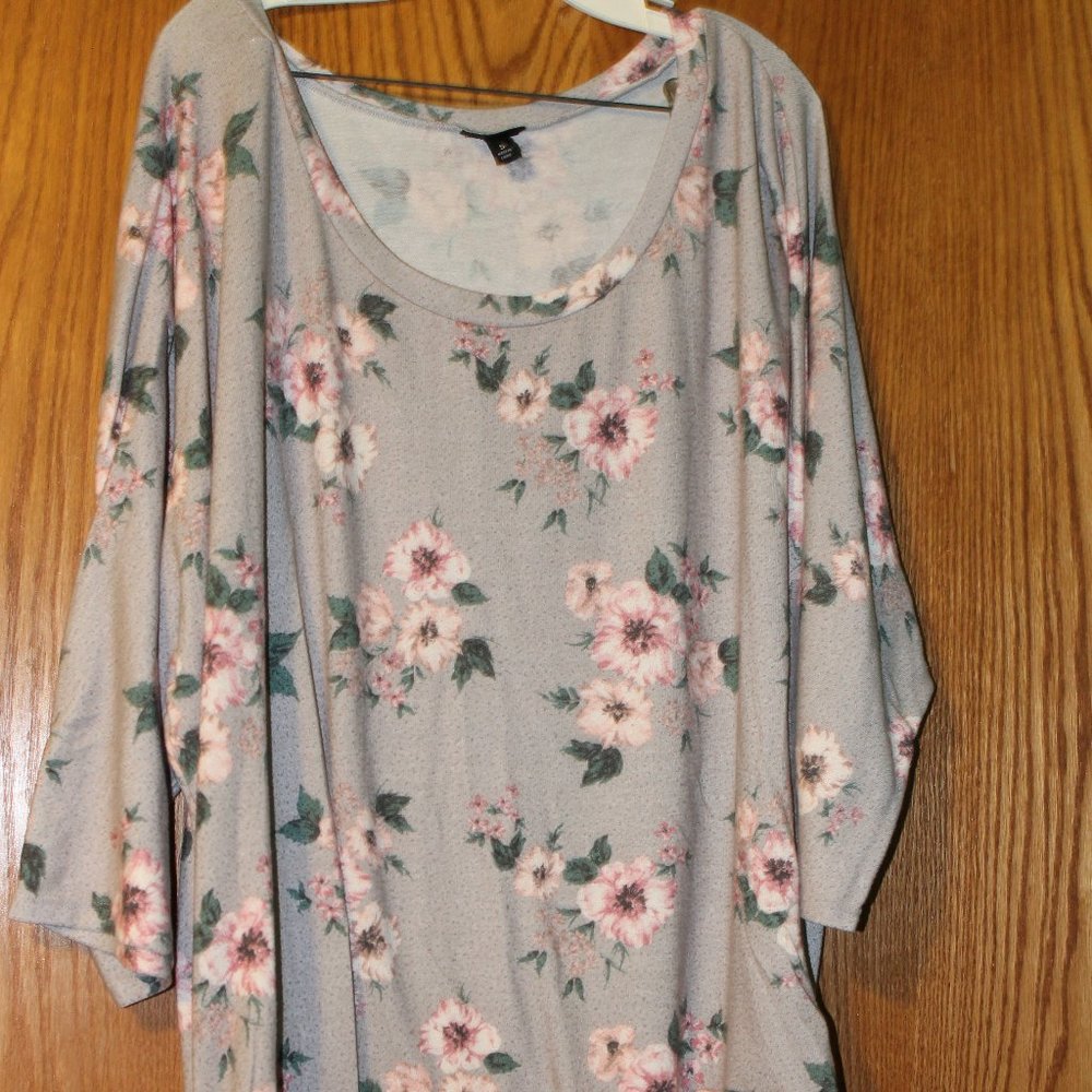 Torrid 5 Flower Tunic